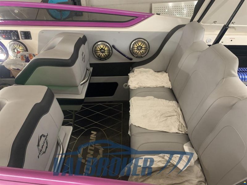 Fountain 38 LIGHTNING