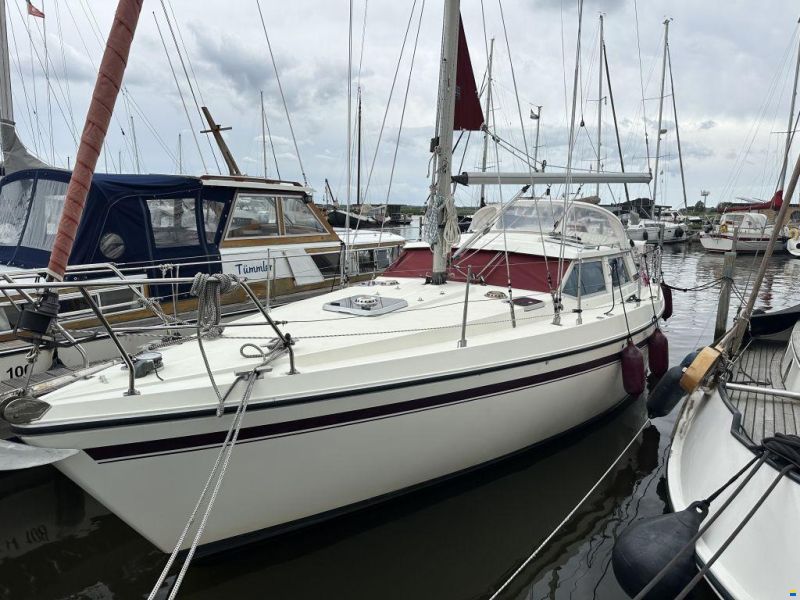 Moody Eclipse 33