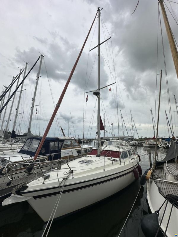Moody Eclipse 33
