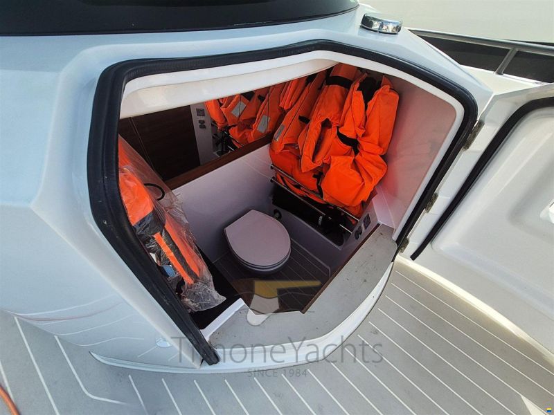 Axopar 28 Cabin