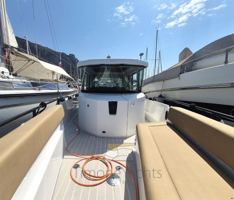 Axopar 28 Cabin
