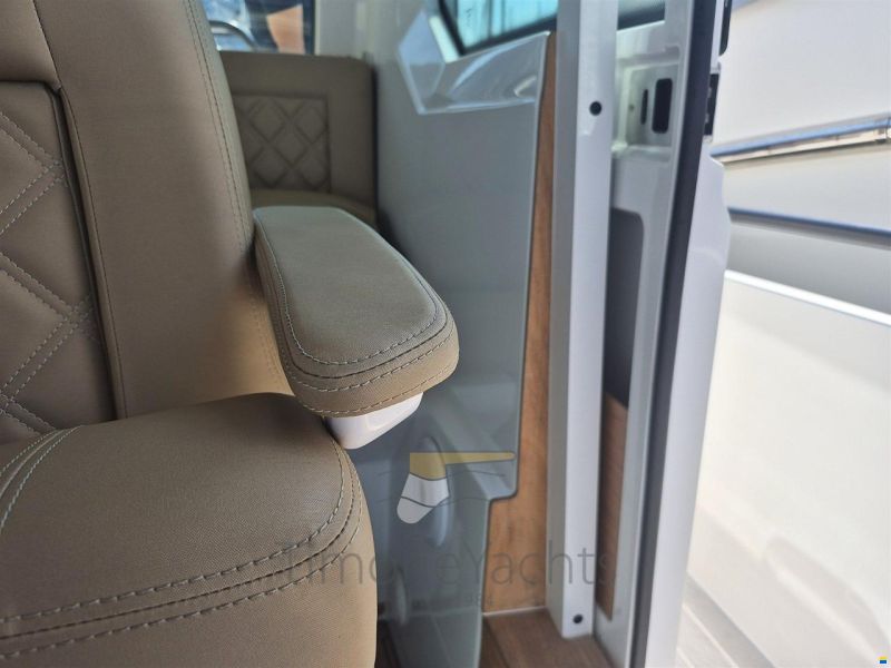 Axopar 28 Cabin