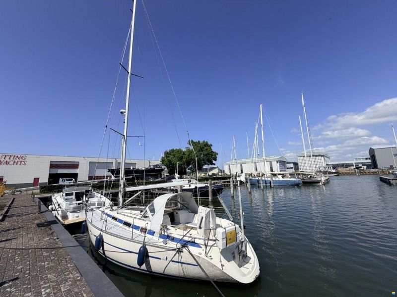Bavaria 350 Lagoon