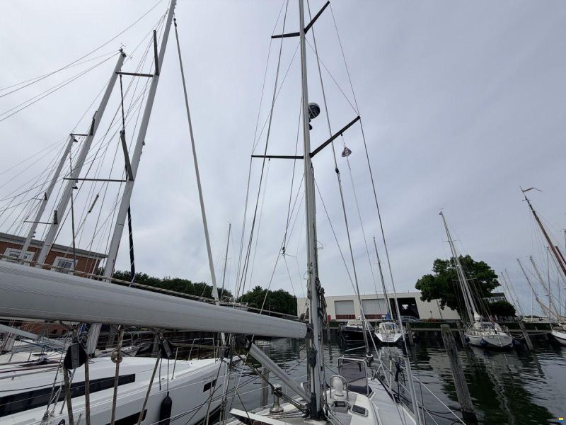 Bavaria 350 Lagoon
