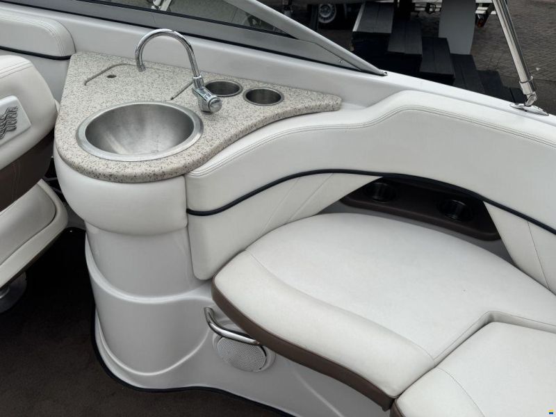 Four Winns H240