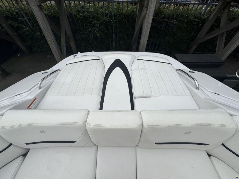 Four Winns H240