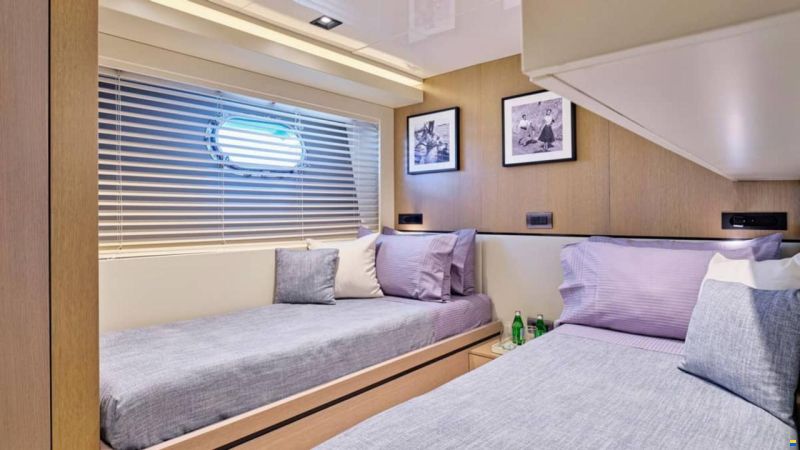 Admiral Yachts 25M