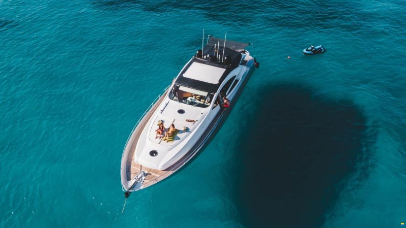 Pershing 76