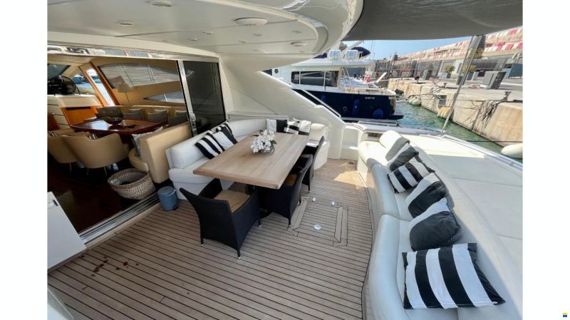 Pershing 76