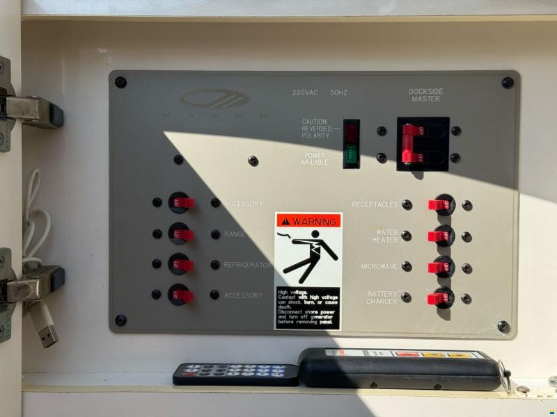 Maxum 2700 SCR