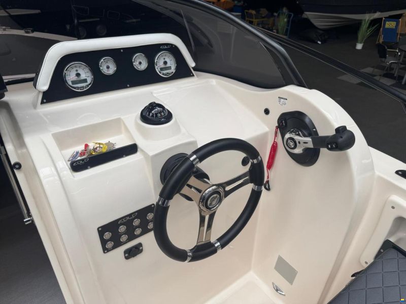 Eolo 6.4 EL Cabin
