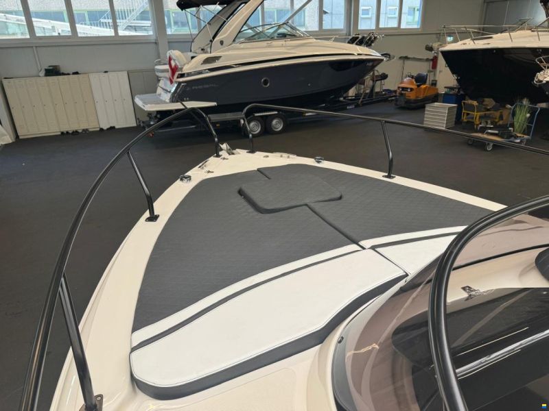 Eolo 6.4 EL Cabin