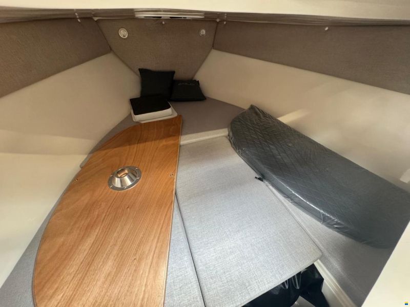 Eolo 6.4 EL Cabin