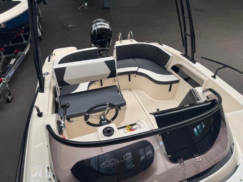 Eolo 6.4 EL Cabin