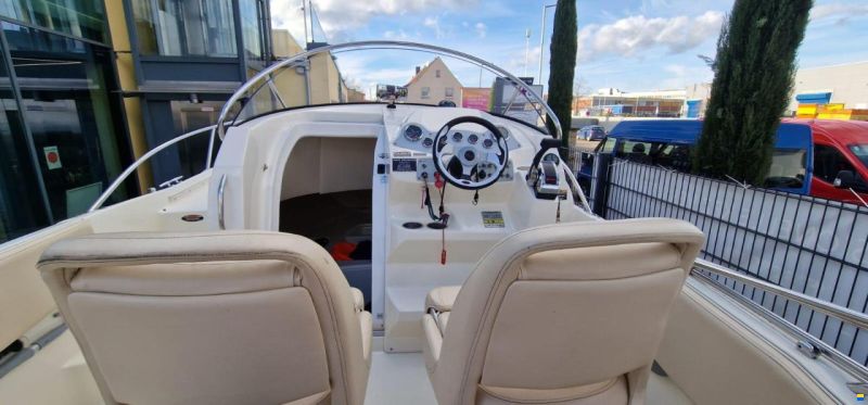 Bayliner Avanti 7