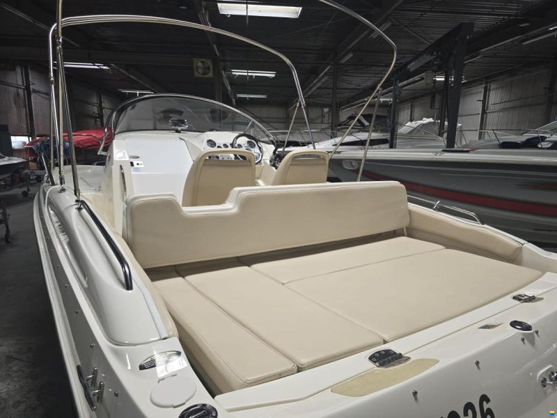 Bayliner Avanti 7