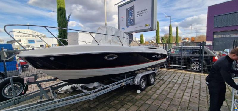 Bayliner Avanti 7