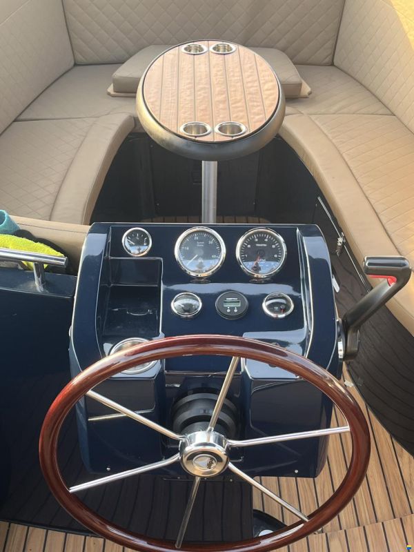 Topcraft 605 Tender