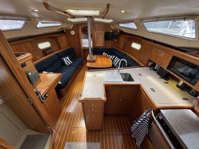 Hunter Marine 356