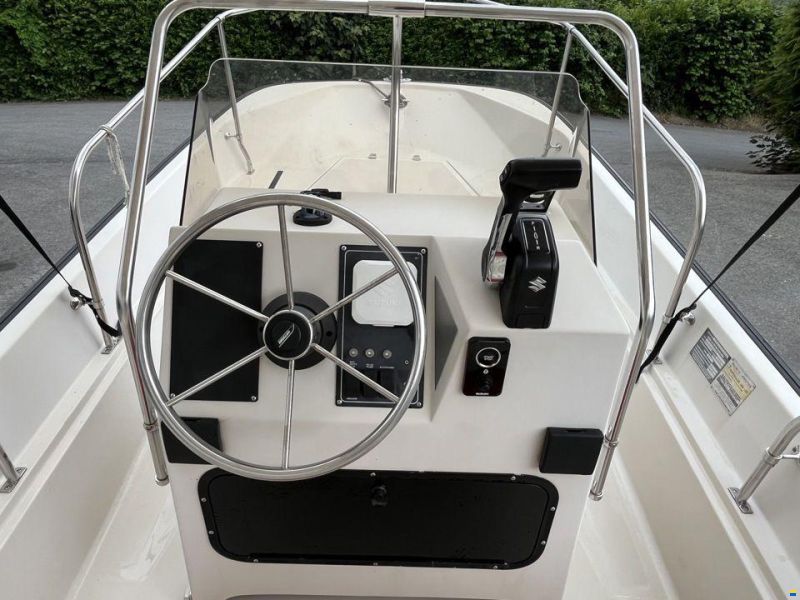 Boston Whaler MONTAUK 17
