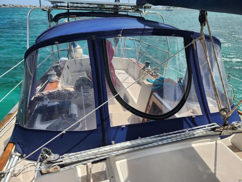 Island Packet 38