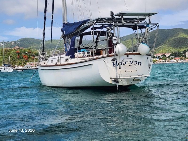 Island Packet 38