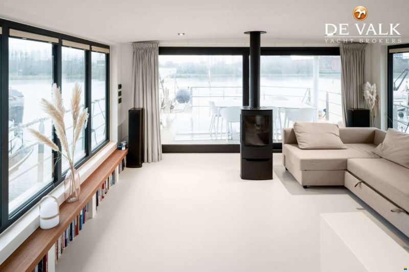 Live aboard MY With berth in Amsterdam