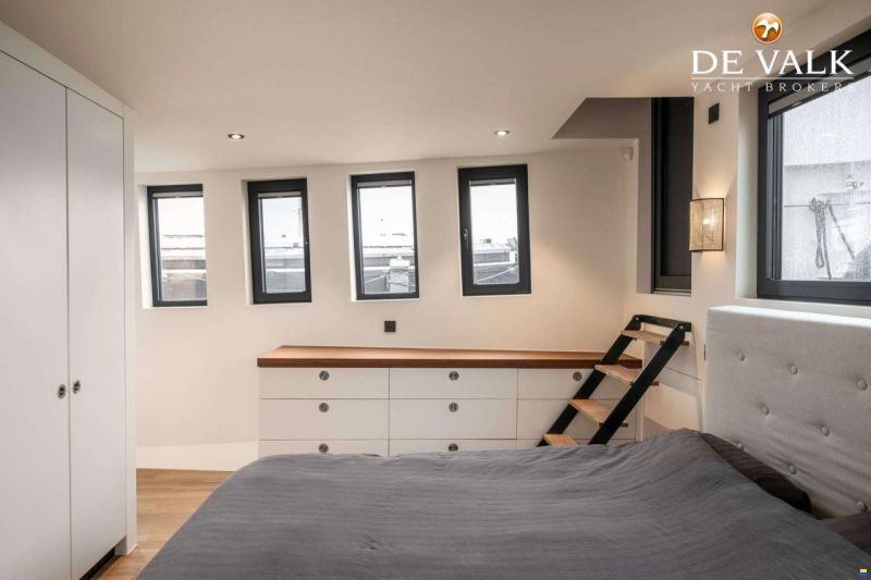 Live aboard MY With berth in Amsterdam