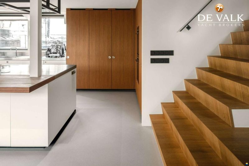 Live aboard MY With berth in Amsterdam