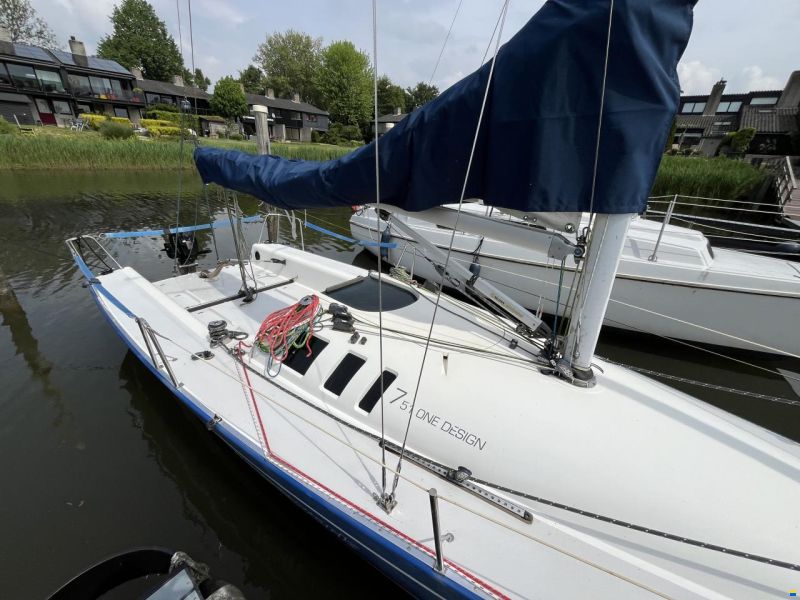 Helmsman 751 One Design