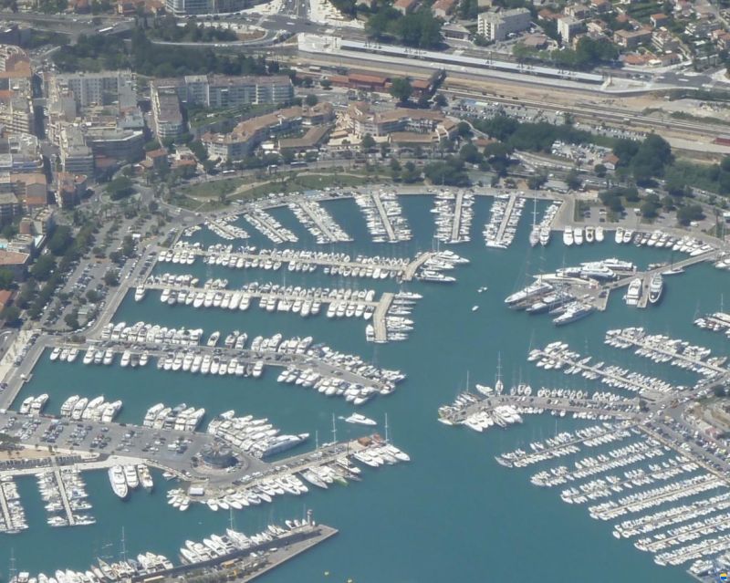 18 x 5,30m CGU Port Vauban, Antibes