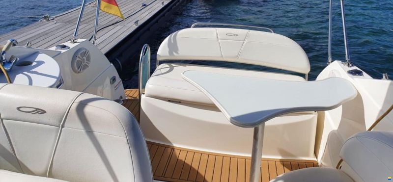 Maxum 2500 Sport Express