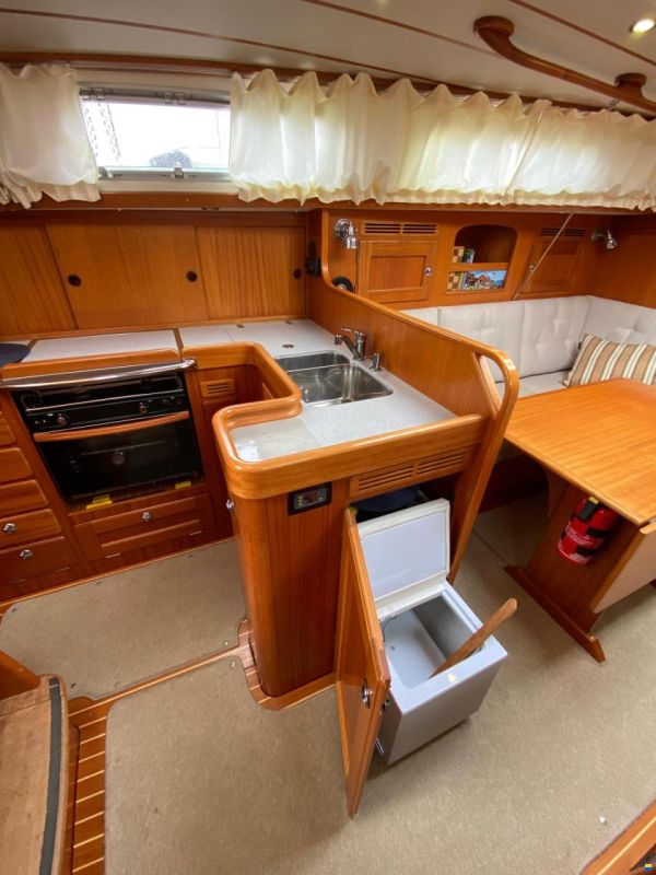 Hallberg-Rassy HR 372