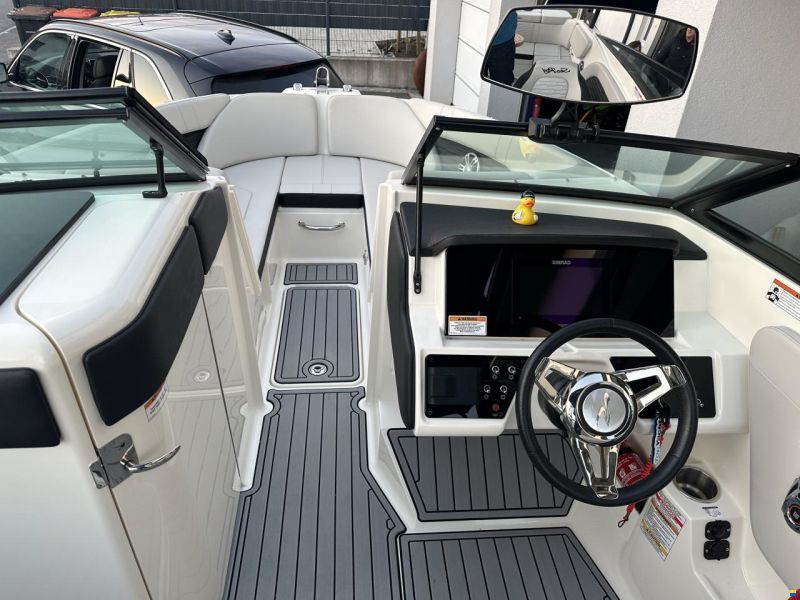 Sea Ray 230 Outboard