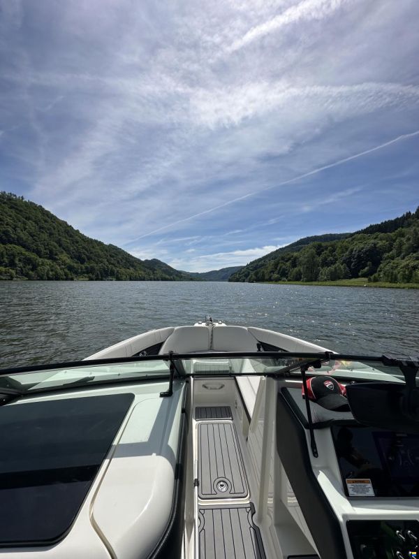 Sea Ray 230 Outboard