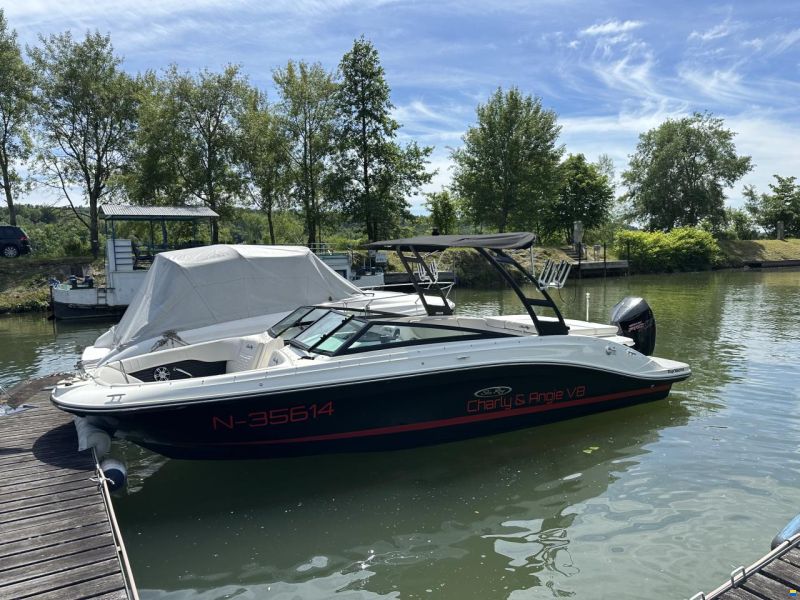 Sea Ray 230 Outboard