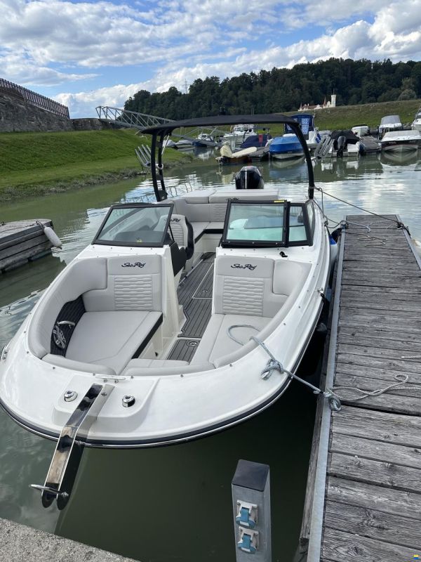 Sea Ray 230 Outboard