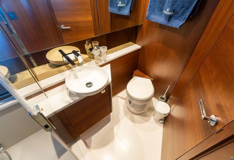 Princess V 50 geschlossen