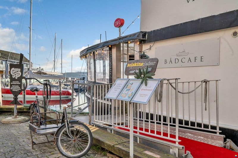 Båd Cafe Sorte Louis