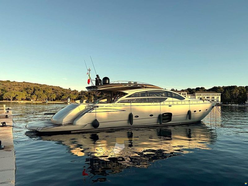 Pershing 82