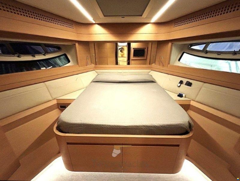 Pershing 82