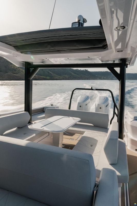 Axopar Yachts Axopar 38 Suntop