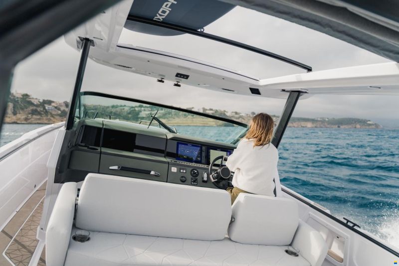 Axopar Yachts Axopar 38 Suntop