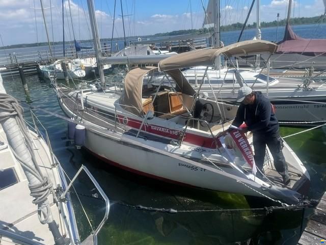 Bavaria 890
