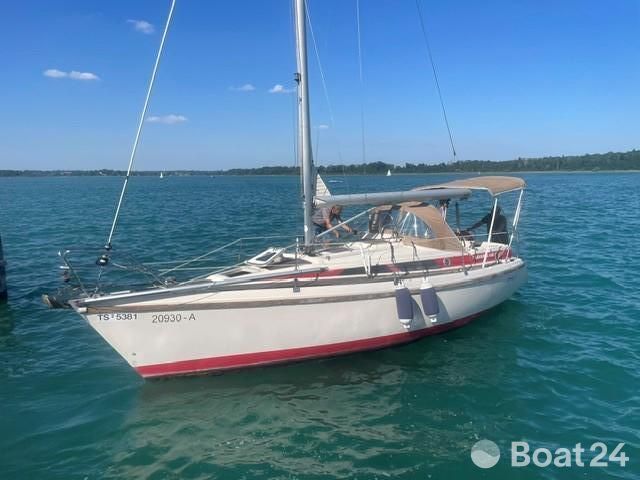 Bavaria 890