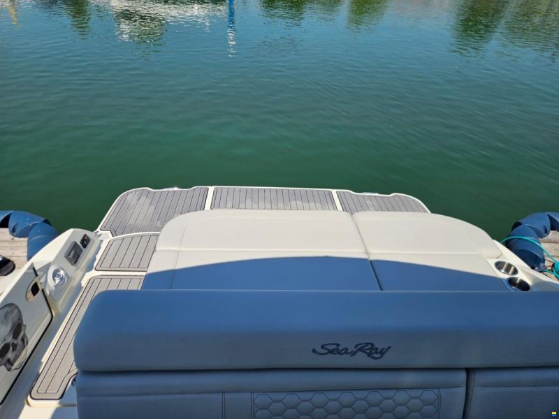 Sea Ray SDX 270