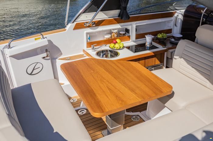 Aquador 28 HardTop