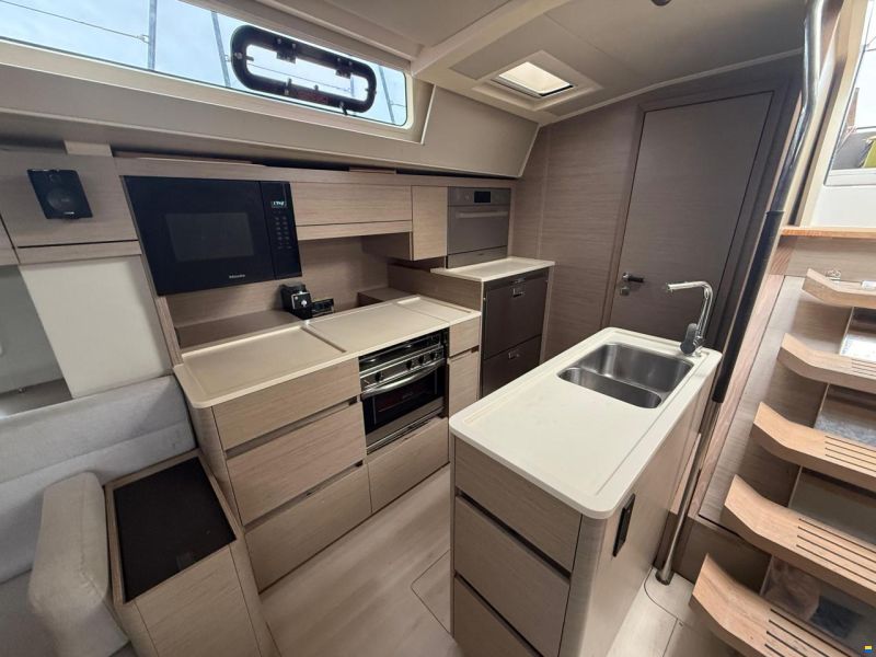Hanse 548