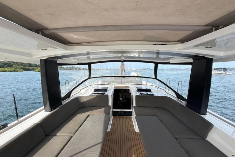 Hanse 548