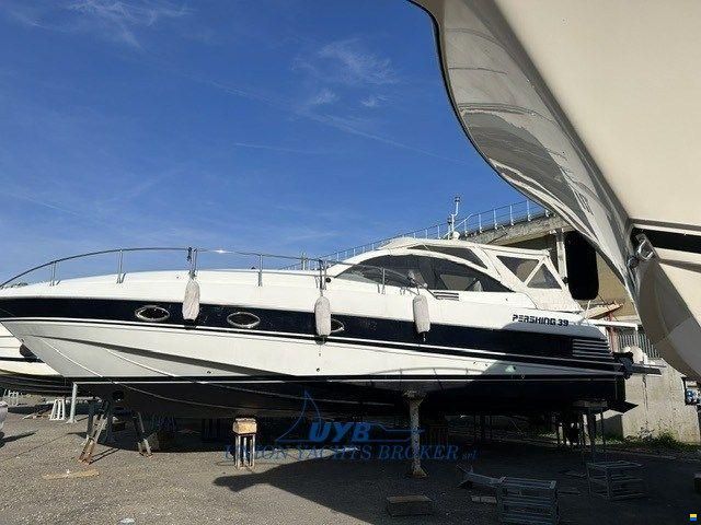 Pershing 39